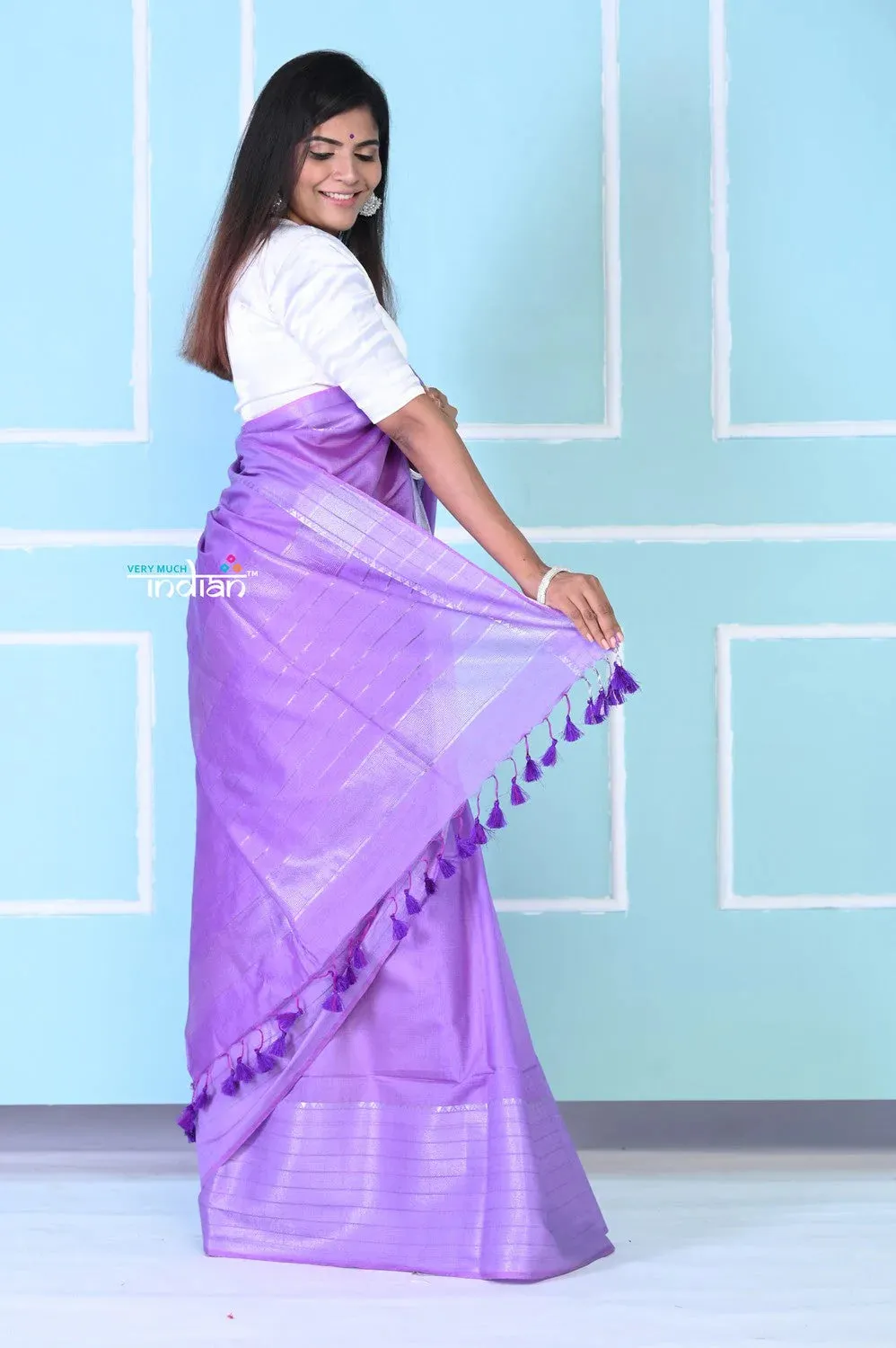 Exquisite Lavender Cotton Viscose Saree With Beautiful Zari Work.