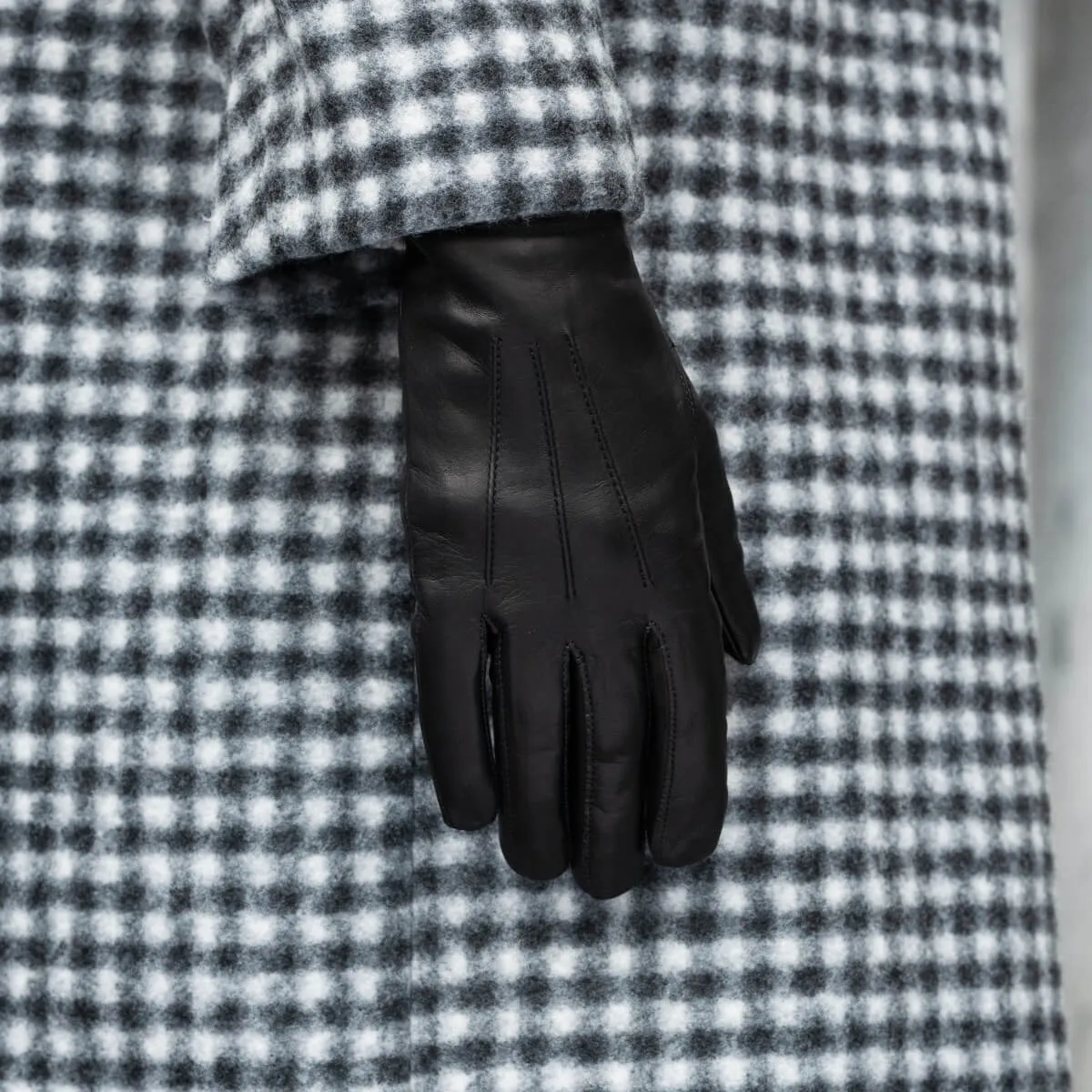 Francesca (black) - Italian lambskin leather gloves with white fur lining