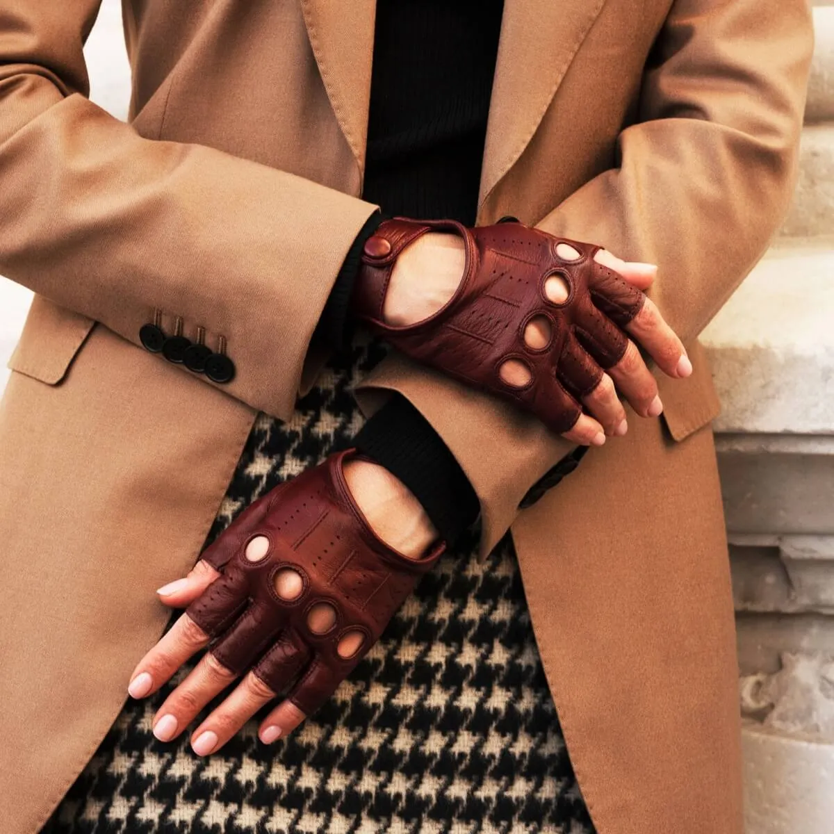 Rossana (cordovan) - Italian fingerless lambskin leather driving gloves