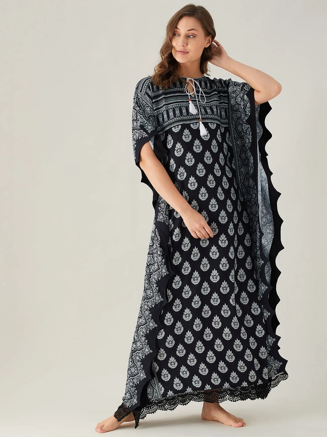 Scalloped Edge Monochrome Patterned Maxi Kaftan